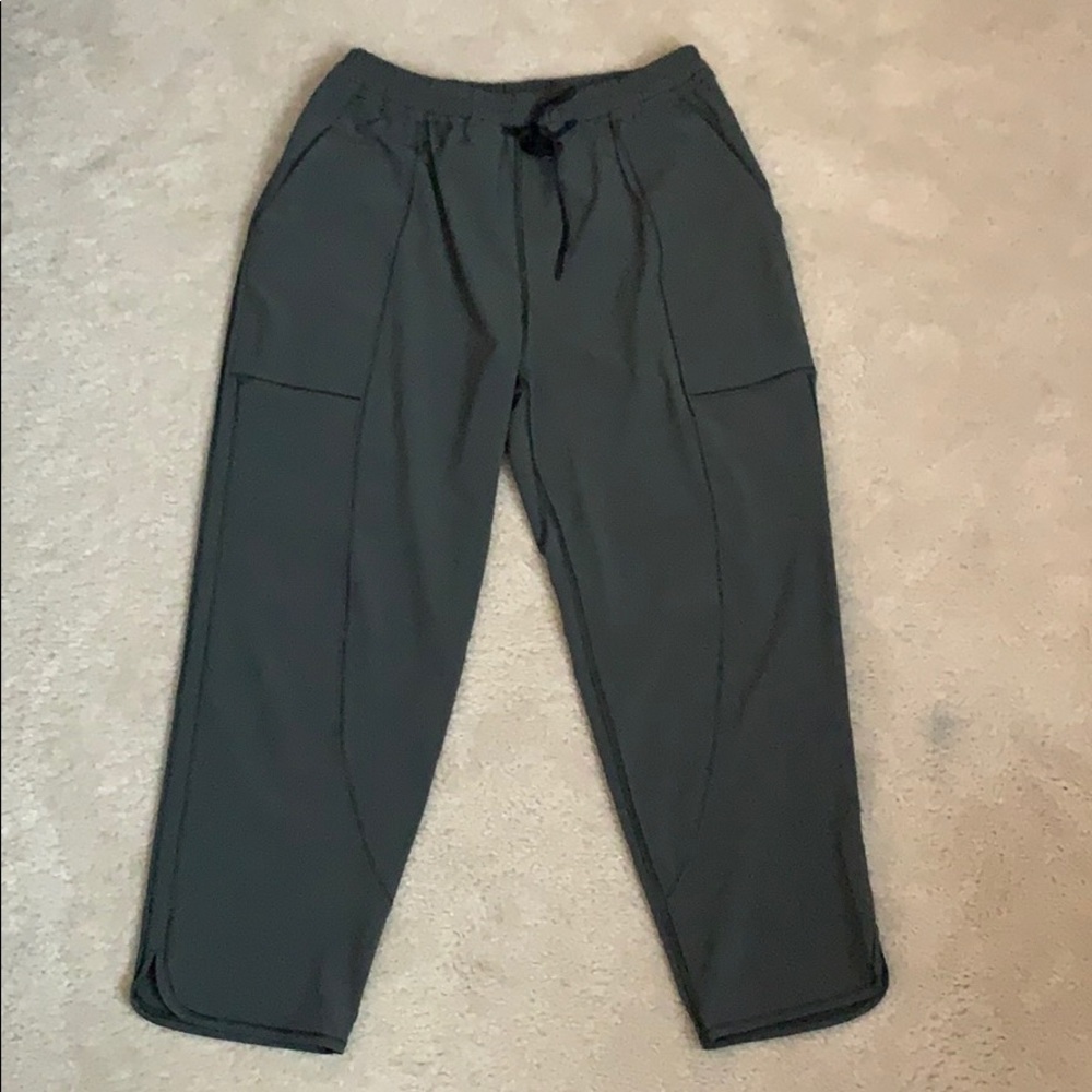 Lululemon cropped pants